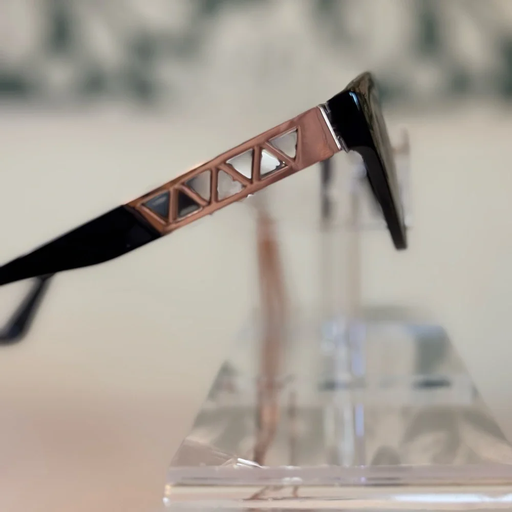 GUESS VIRAL Black Sunglasses with Removable Charms NWT & Dusties - Picture 7 of 10